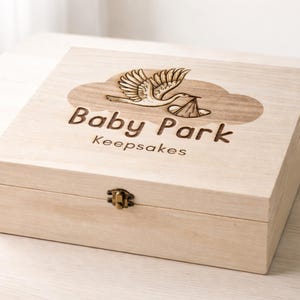 Personlig trälåda för babyshower