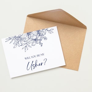 Enveloppe personnalisée florale bleu marine pour carte de proposition d'Usher - Rôles de mariage personnalisés disponibles