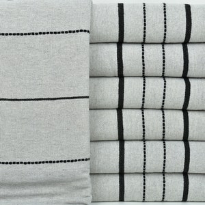 Personalisiertes Strandtuch, personalisiertes Geschenk, hellgrau-schwarzes Handtuch, gestreiftes Handtuch, 40x71 Zoll monogrammiert türkisches Strandtuch,