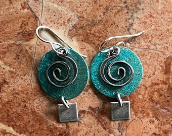 Brincos artesanais em espiral com metais mistos — Joias artesanais de Vermont, presente para ela | Knell