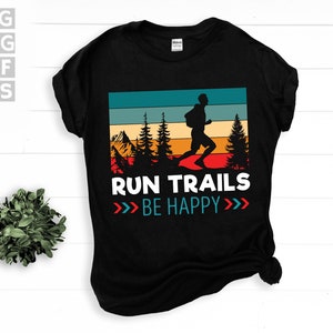 SVG, Png, Dxf, Eps - Citation de course sur sentier rétro Run Trails Be Happy, proverbe de coureur de sentier, téléchargements numériques instantanés de style Mountain Run des années 70