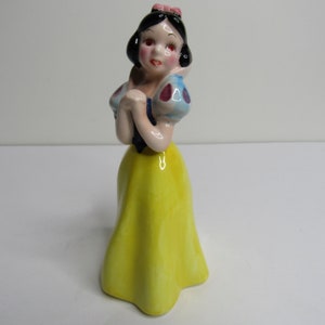 Vintage Walt  Disney Production Snow White ceramic Figurine Japan 5.5&quot;