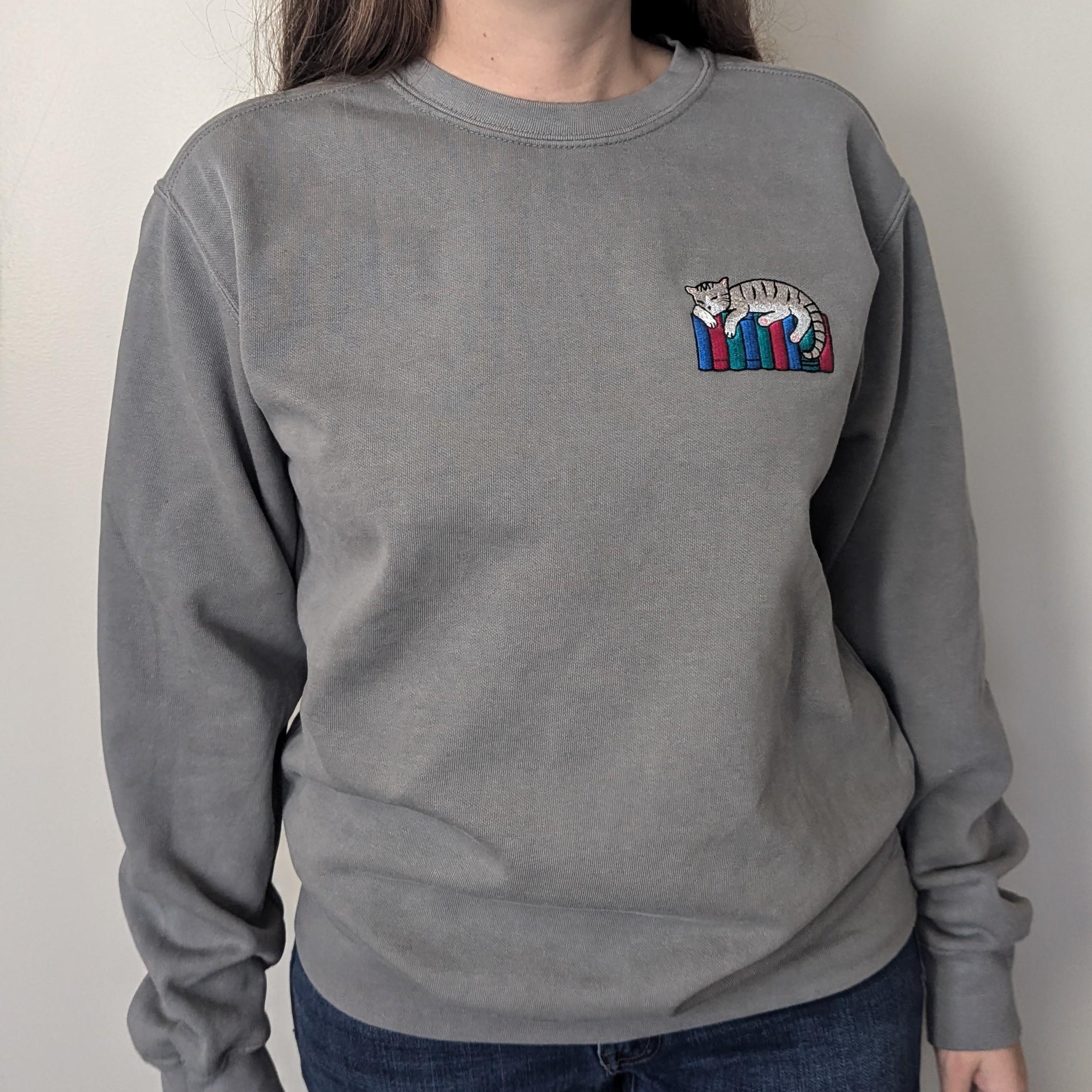 Cat on Bookshelf Embroidered Sweatshirt | Bookish Sweatshirt, Cat  Sweatshirt for Book Lovers, Gift for Book Lovers - Etsy