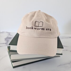 Bücherwurm Ära bestickte Mütze | Hut für Bücherwurm | Buchleinen | Buch Dad Cap | Buch-Hut