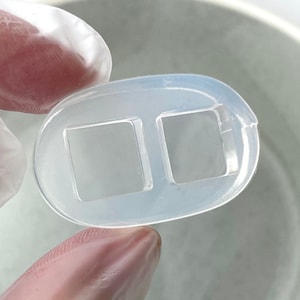 Transparente Silikonform für zwei flache Quadrate 12 mm. Gießform für Harzschmuck, Ohrringe, Kunsthandwerk. Klare Form, Stärke 5mm.