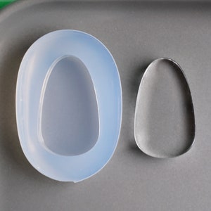 Silikonform flach transparent transparent Klare Form für flache Tropfenform 40 x 24 mm. Stärke 8 mm.