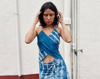 Indigo, Bleu, Rock, jupe, shibori, vêtement en lin, végétalien et naturellement teint avec des plantes, fait main à Berlin, batik, boho, jupe portefeuille