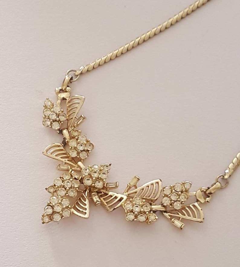 Lovely vintage rhinestone necklace