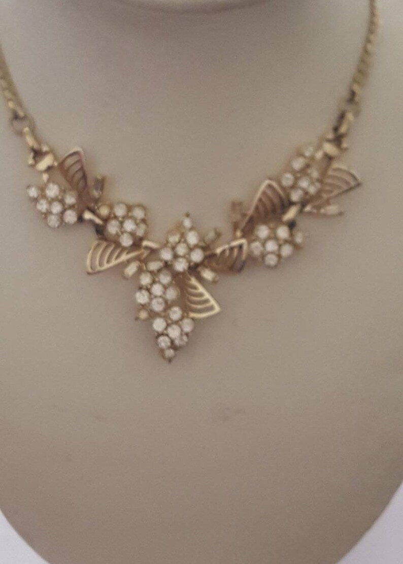 Lovely vintage rhinestone necklace