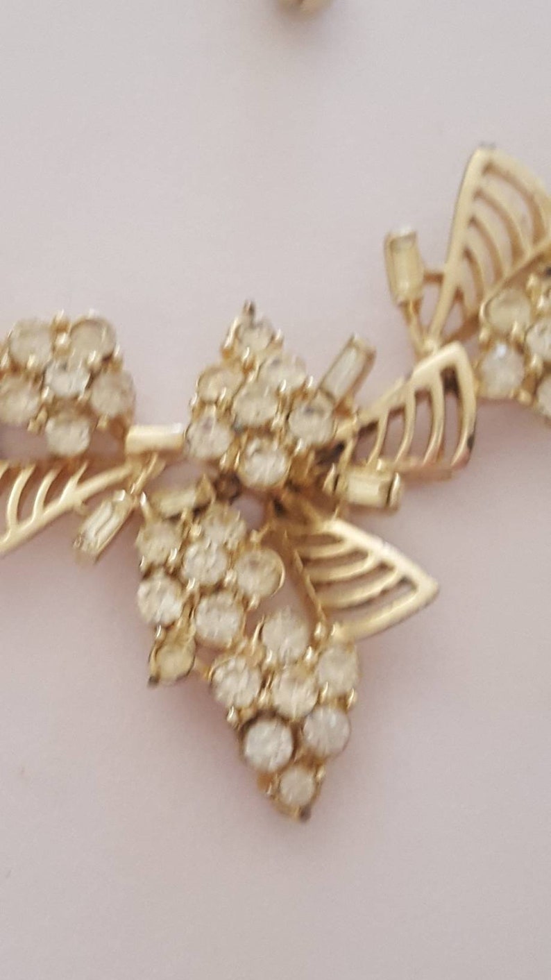 Lovely vintage rhinestone necklace