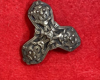 Reproduktion av Vikingsaga i sterlingsilver, broschhänge, David Anderson, Norge. Fri leverans över hela världen.