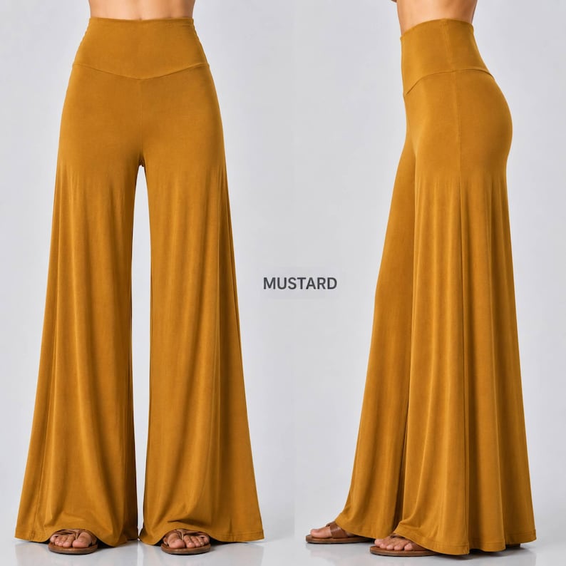 Puede incluir: Pantalones palazzo de talle alto en color amarillo mostaza con silueta de pierna ancha. La prenda presenta una tela lisa de color s&oacute;lido que cae holgadamente desde la cintura hasta el suelo. El texto MUSTARD aparece entre las dos vistas.