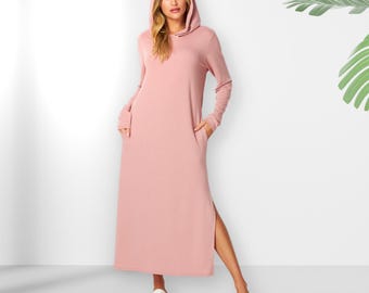 Op maat gemaakte maxi-T-shirtjurk met capuchon: geüpcycled materiaal, grote en kleine maten