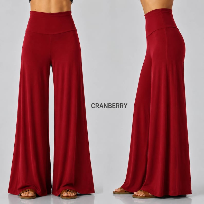 Puede incluir: Pantalones de tiro alto y pernera ancha en un color rojo ar&aacute;ndano s&oacute;lido. La prenda se muestra tanto de frente como de perfil, con una cintura lisa y una silueta larga y fluida que llega hasta los tobillos.