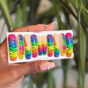 Uñas coloridas / Punta francesa completa / Uñas postizas de verano / Uñas curvas / Uñas XXL / Extra fuertes / Uñas largas / Uñas postizas curvas / Años 90