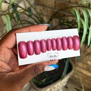 Chrome Nails| Extra Strength | Curved press on nails| Chrome nail art| Press on nails Canada| Curve Nails| Medium length nails| Hawk Curve