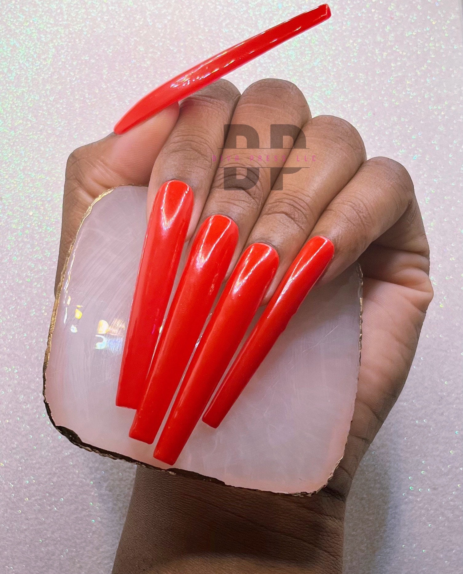 And Claws: Celebrity Loved Press On Nails - 0q82pj5