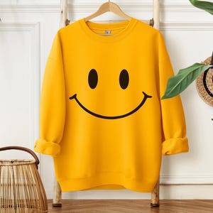 Smiley Face Sweatshirt, Happy Emoticon Jumper, Cheerful Crew Neck Pullover, Joyful Emoji Top, Unisex Sweater for Men & Women
