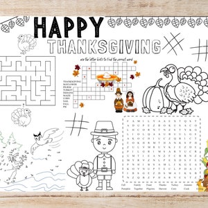以下が含まれることがあります： 「HAPPY THANKSGIVING」の文字が入った、白黒の感謝祭アクティビティプレースマット。迷路、クロスワードパズル、点つなぎ、単語検索、七面鳥、巡礼者、カボチャのイラストが含まれています。