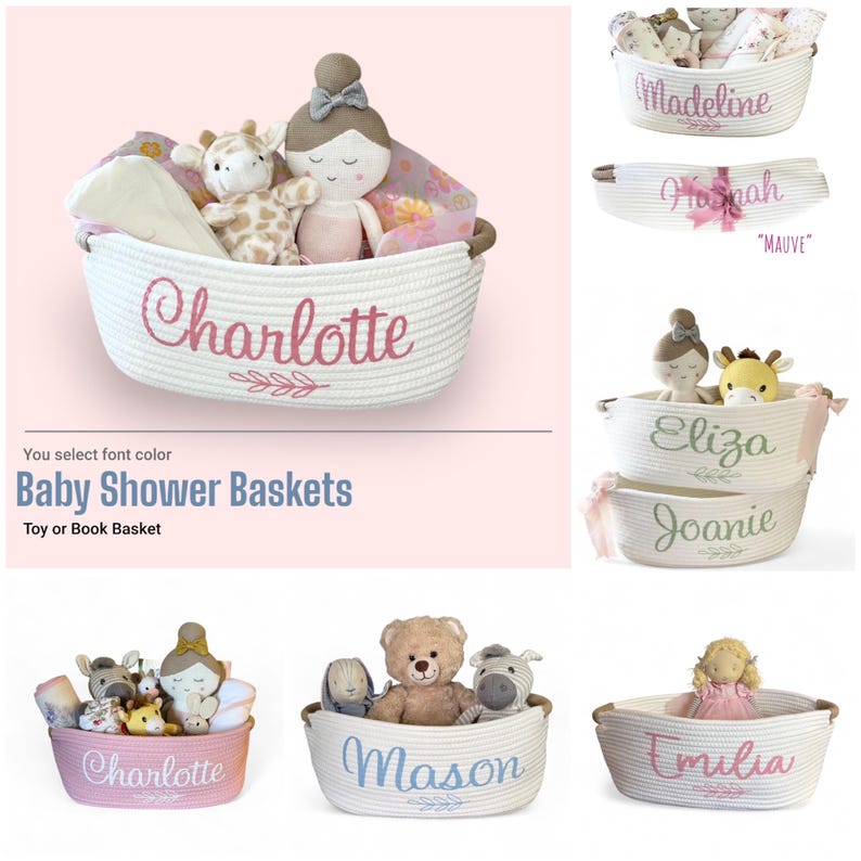 Peut inclure: Des paniers en corde blanche avec des noms brod&eacute;s, remplis de jouets en peluche et de couvertures. Les paniers sont &eacute;tiquet&eacute;s "Charlotte", "Madeline", "Eliza", "Joanie", "Mason" et "Emilia". Le texte "Baby Shower Baskets" est &eacute;galement visible.