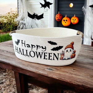 ハッピーハロウィンキャンディギフトバスケット、玄関ドアバスケット、大学寮バスケット、ゴーストコウモリ、丈夫なコットンロープ収納ギフトバスケット Boujee