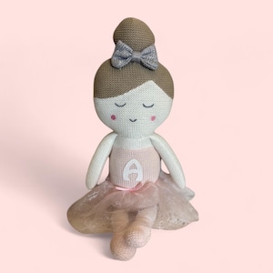 Ballerina Puppe - Personalisierte Monogrammed - Baby Shower Korbfüller - Neugeborene Geschenk weiche Rassel, Rosa Grau niedliches Baby Mädchen Geschenk Plüschtier