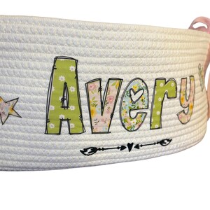 Verspielter Spaß Personalisierter Korb Geburtstagskorb Baby Shower Korb Bunter Geschenkkorb für neues Baby Spielzeugkorb für Neue Mutter Nettes Geschenk