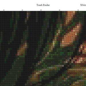 Puede incluir: Un patr&oacute;n de punto de cruz que presenta una imagen pixelada del videojuego Tomb Raider. El dise&ntilde;o utiliza una variedad de verdes, marrones y bronceados para crear una imagen detallada y texturizada. Las palabras "Tomb Raider" y "XStitchPDFPatterns" son visibles.