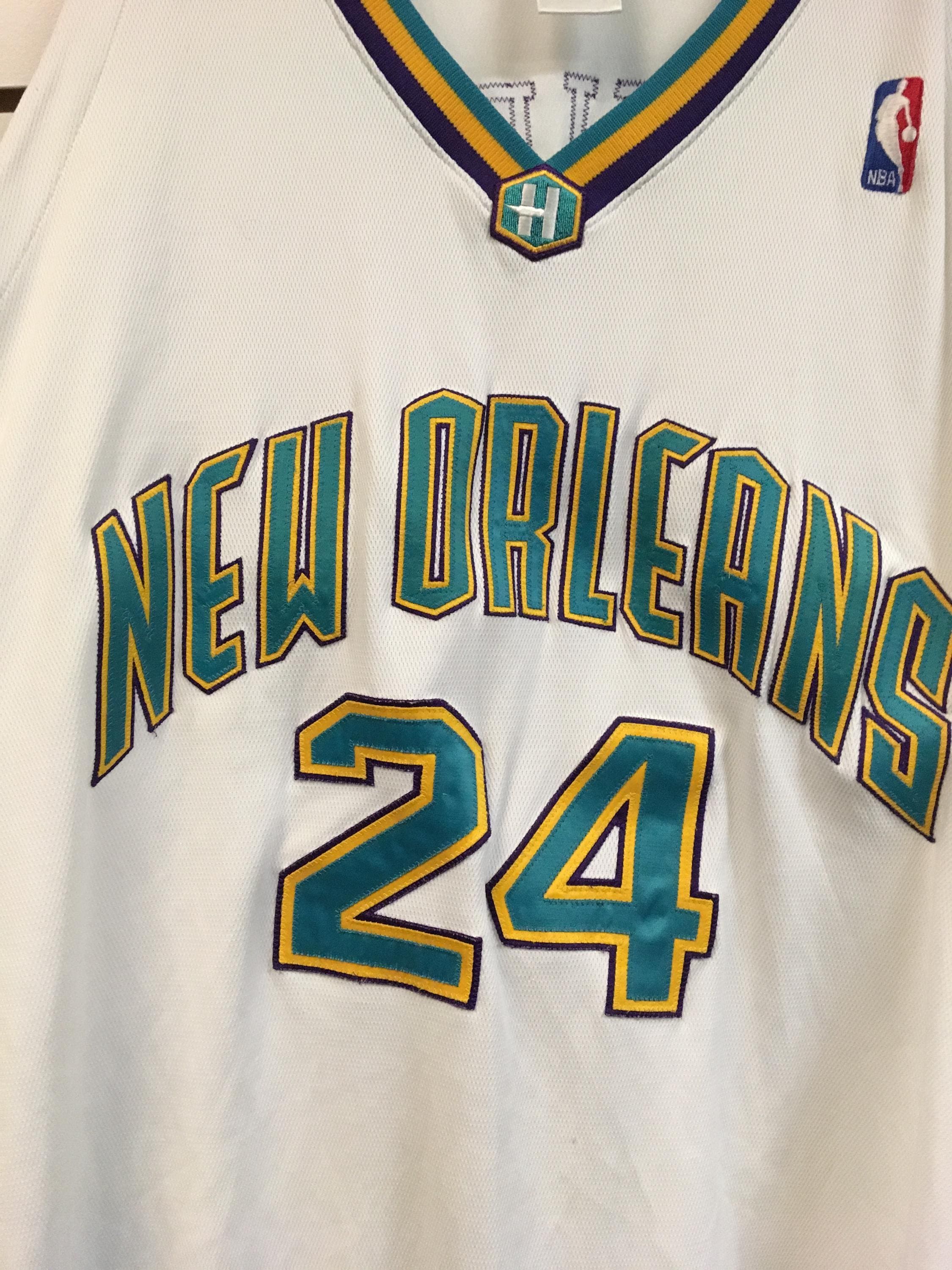 Vintage New Orleans Hornets Jamal Mashburn Pro Cut Basketball