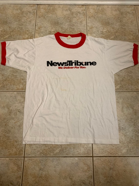 Vintage news tribune T shirt size large 1990s 80s - image 1