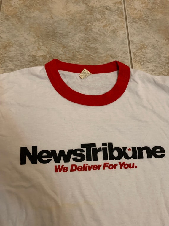 Vintage news tribune T shirt size large 1990s 80s - image 3