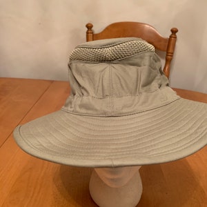 The Tilley Airflo Hat White Bucket Fishing Hunting Mens Size 7 1/4 Canada