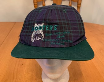 Vintage Hooters Trucker Snapback hat 1990s 80s R2