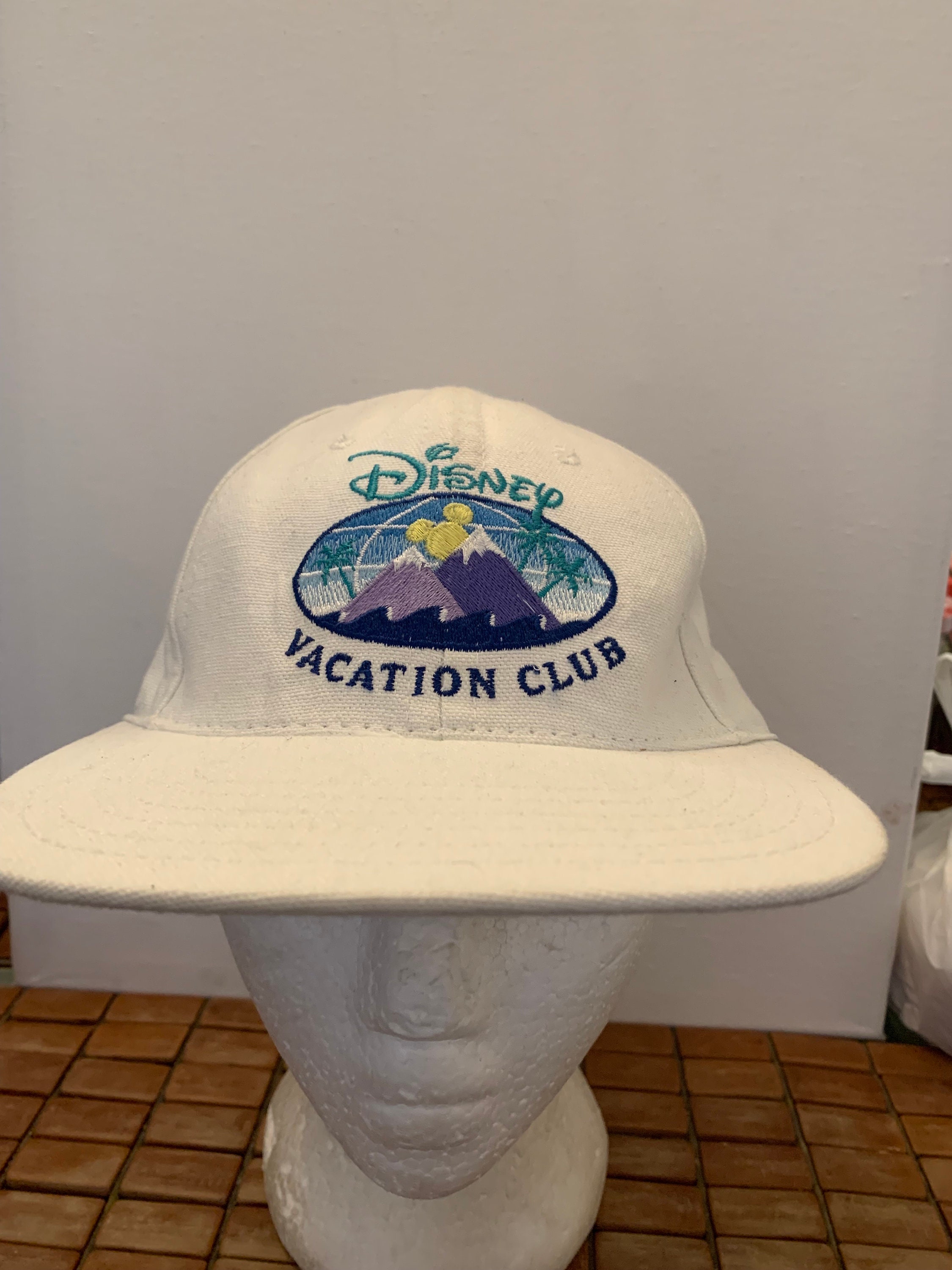 90s デッド 台湾製 Disney ディズニー ビンテージ キャップ グーフィ Vintage Disney Vacation Club Strapback Hat Adjustable 1990s