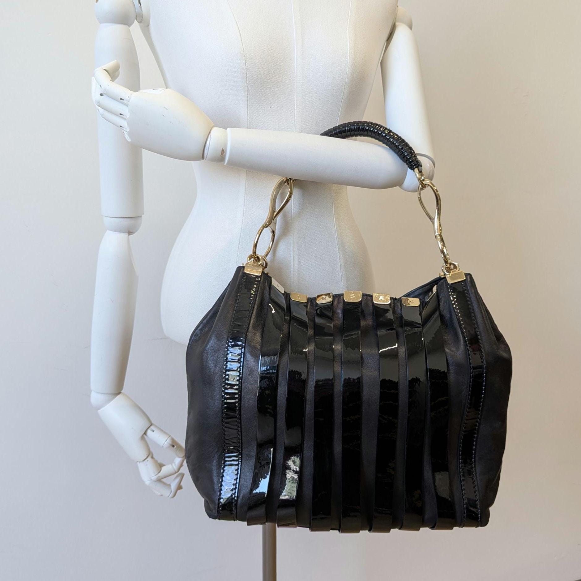 y2k vintage leather bagブラック イタリア製 Authentic Vintage Y2K Versace Black Patent and Leather Hobo Black