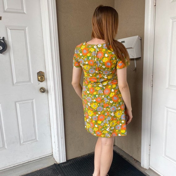 1960s Handmade Yellow Floral Wiggle Dress - image 3