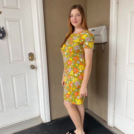 1960s Handmade Yellow Floral Wiggle Dress - image 2