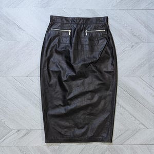 Falda tubo de cuero negro con cremallera y diseño Kink de North Bound Leather