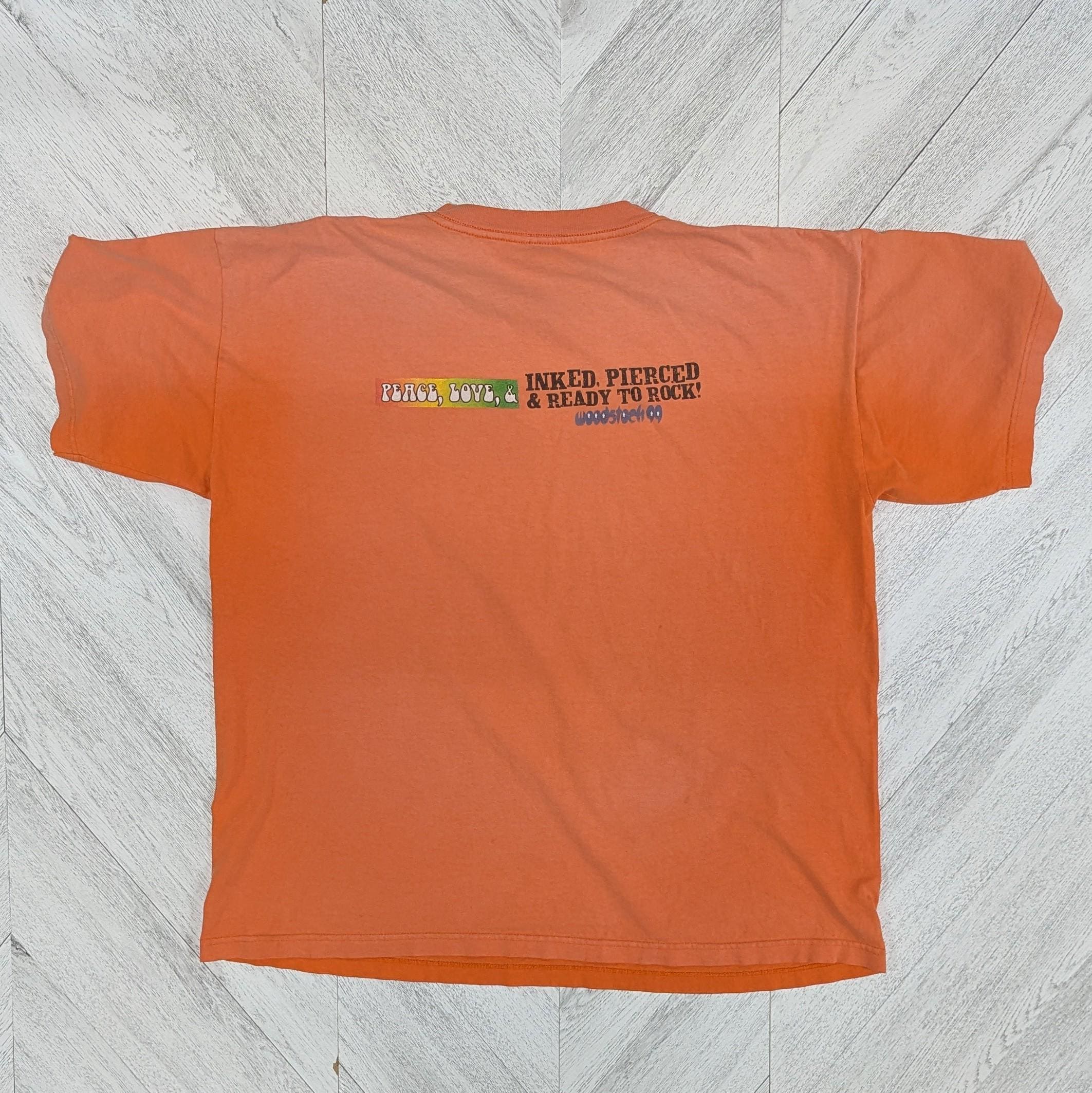 1999年ウッドストック・バンドTシャツ、オレンジバスのグラフィック 