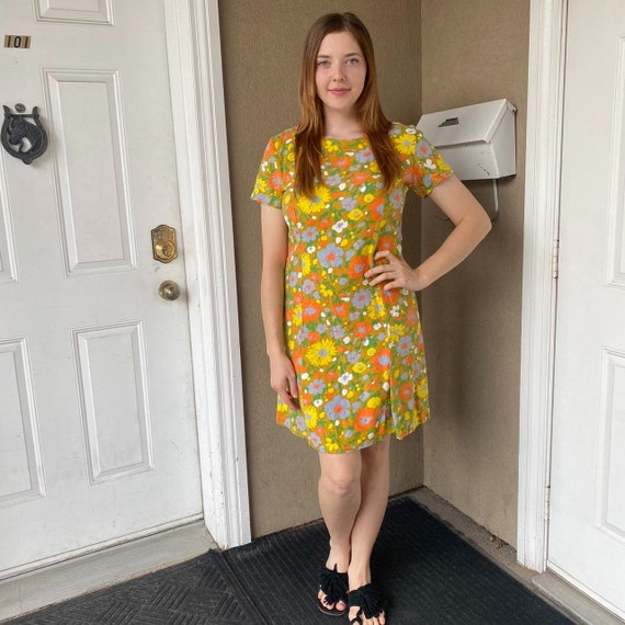 1960s Handmade Yellow Floral Wiggle Dress - image 1