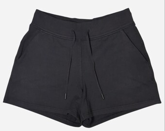 Lululemon Every Moment Short 3.5  Size 8 in Black high-waisted shorts