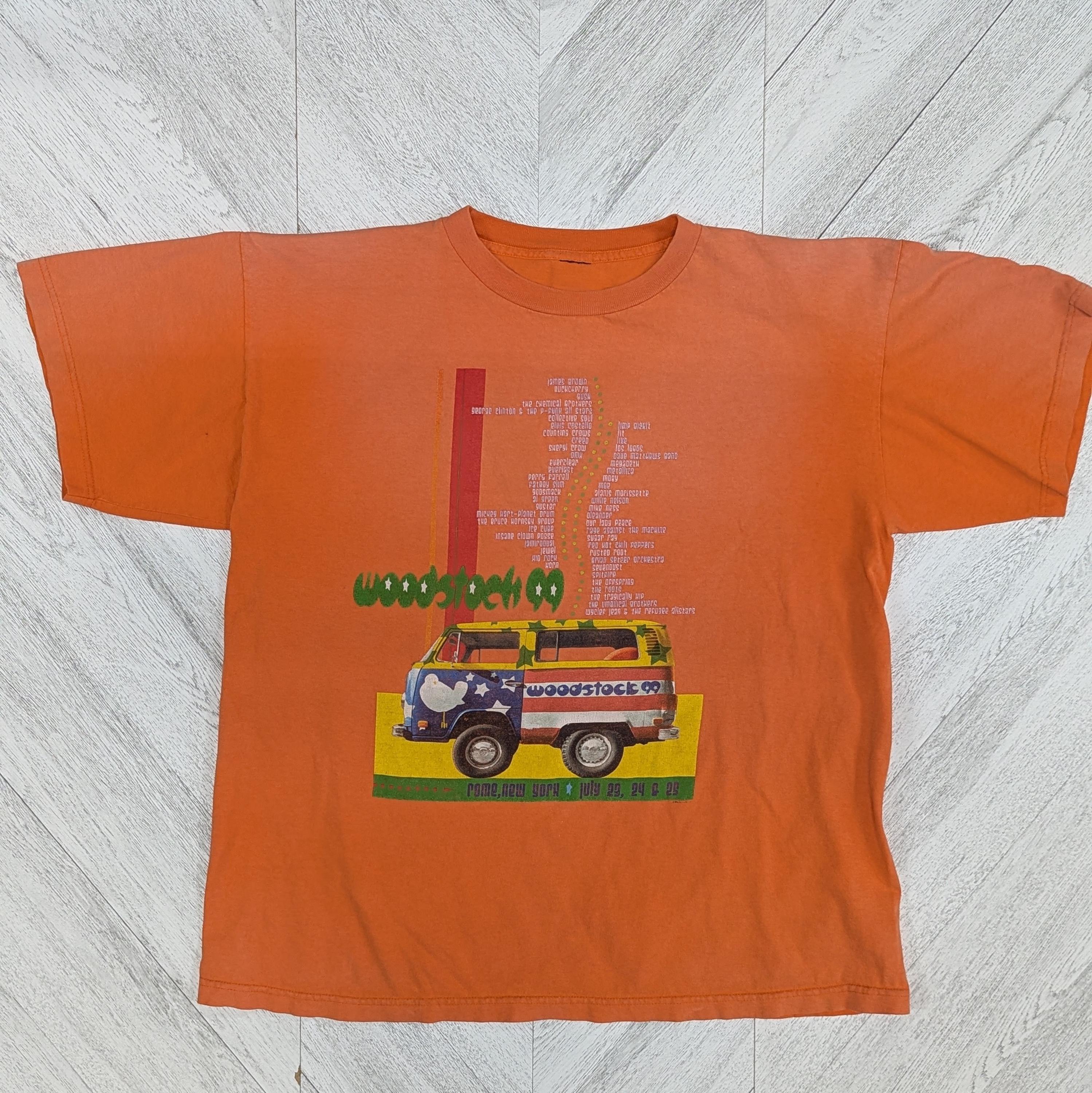 1999年ウッドストック・バンドTシャツ、オレンジバスのグラフィック 