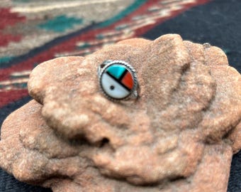 Inlay ring with rope design