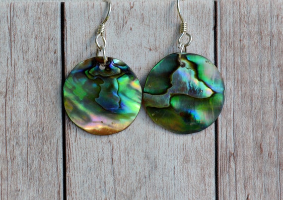 Orecchini pendenti vintage in conchiglia di abalone iridescente anni