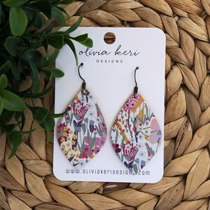 leather earrings, floral earrings, spring earrings, cork earrings, lightweight earring, teardrop earrings, genuine leather, dangles