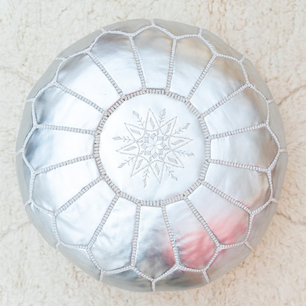 Pouf d’argent marocain | Tabouret Pouf | Pouf en cuir non rembourré, Pouf fait main, Décoration intérieure marocaine, Pouf ottoman rond, Pouf carré marocain