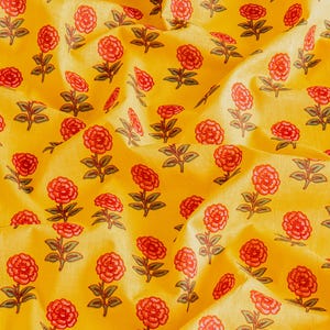 本格的なブロックプリント生地/明るい黄色の花柄生地/ドレス作りに最適な赤いバラ柄生地/コットンシアー生地/1ヤードあたりの生地