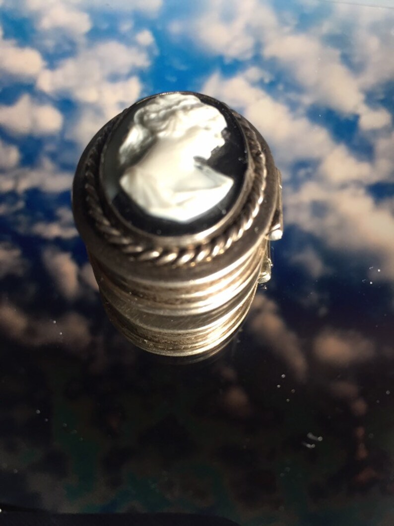 Unusual antique sterling silver 925 pill box with cameo black and white top.