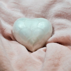 Pearl White Heart : Cremation Urn for human ashes | Keepsake Cremation Urn | Miniature Handcrafted Urn 3" | With Stand