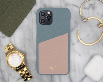 Étui personnel pour iPhone en cuir grainé bleu clair avec porte-cartes rose clair à monogramme